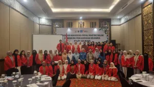 Kebersamaan, semangat pengabdian, dan harapan bagi masa depan anak-anak Indonesia menyatu dalam momen Orientasi Mahasiswa Peduli Wasting yang diikuti mahasiswa Program Studi Ilmu Gizi Universitas Hasanuddin di Makassar sebagai langkah nyata mencetak generasi muda yang siap menjadi garda terdepan pendampingan balita gizi buruk bersama UNICEF Indonesia, Dinas Kesehatan, dan ICONS untuk memperkuat perjuangan melawan wasting di Sulawesi Selatan. (Foto: Dok.Pribadi).